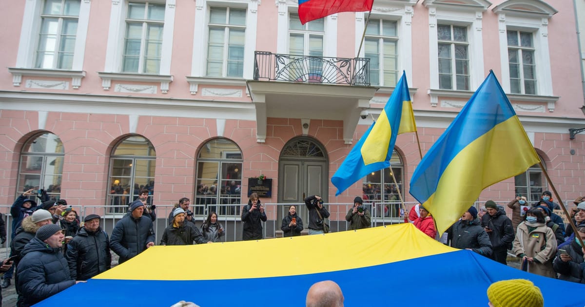 Estonia stops issuing visas to Russian tourists